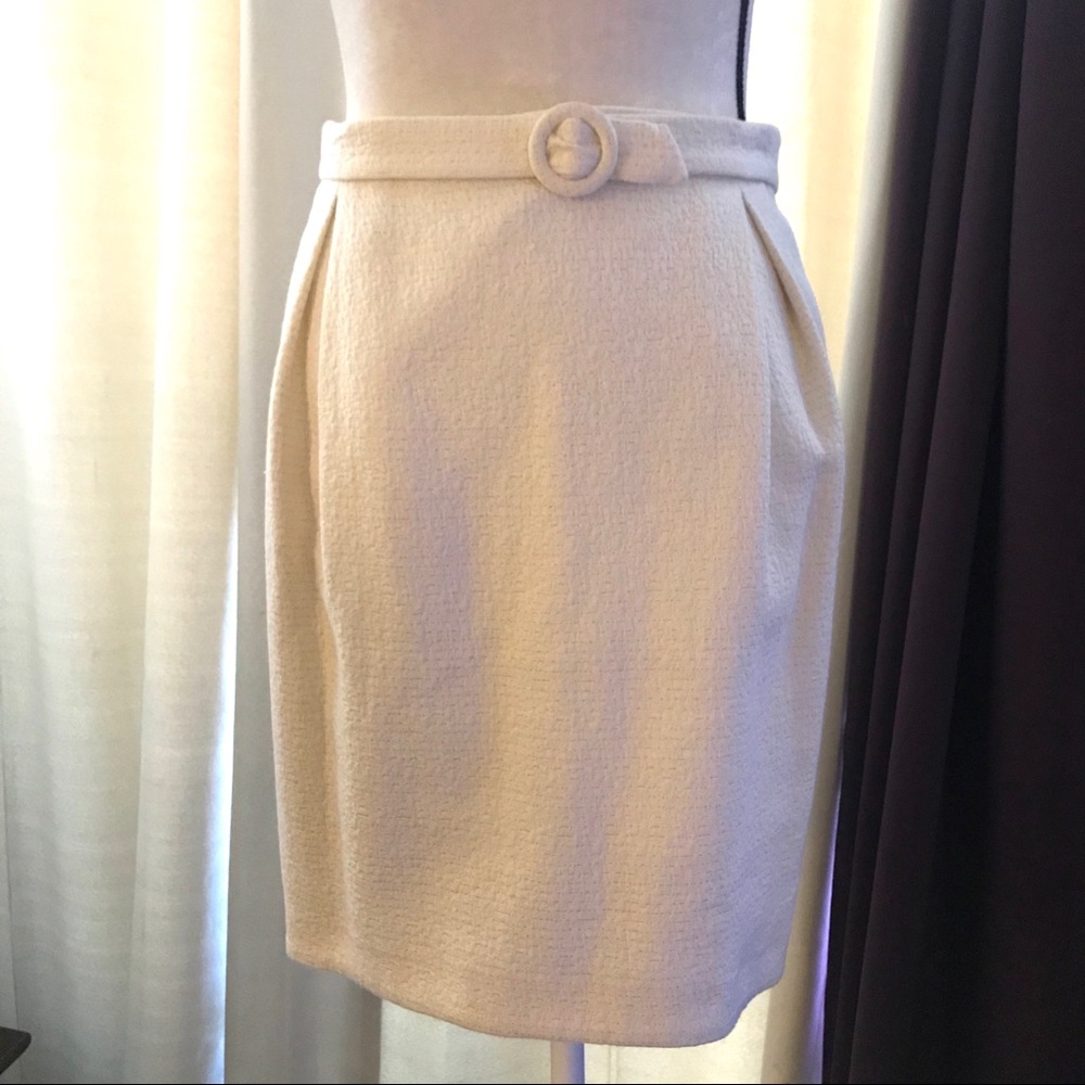 Love Moschino Ivory Skirt ✨✨